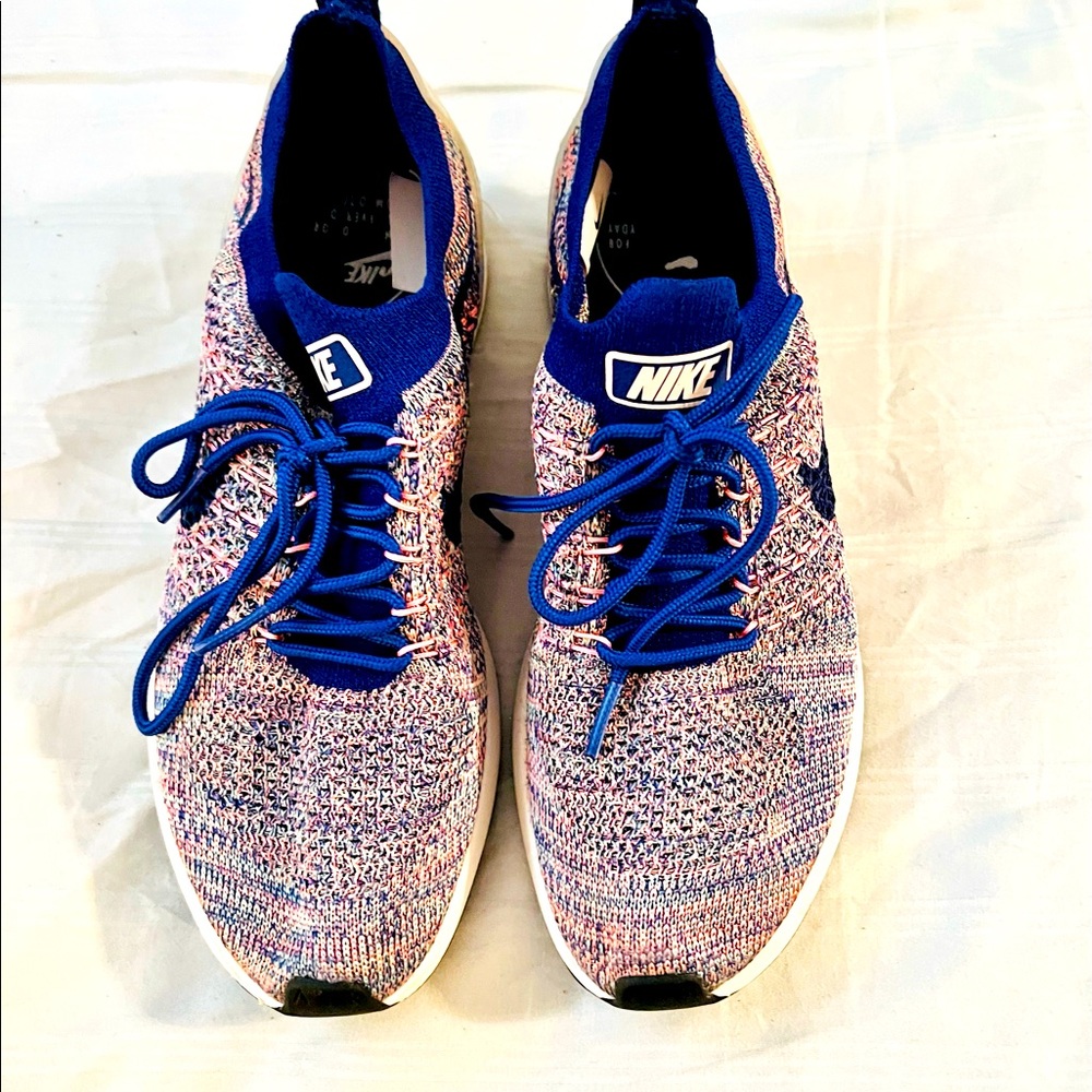 Gently used Nike sneakers!